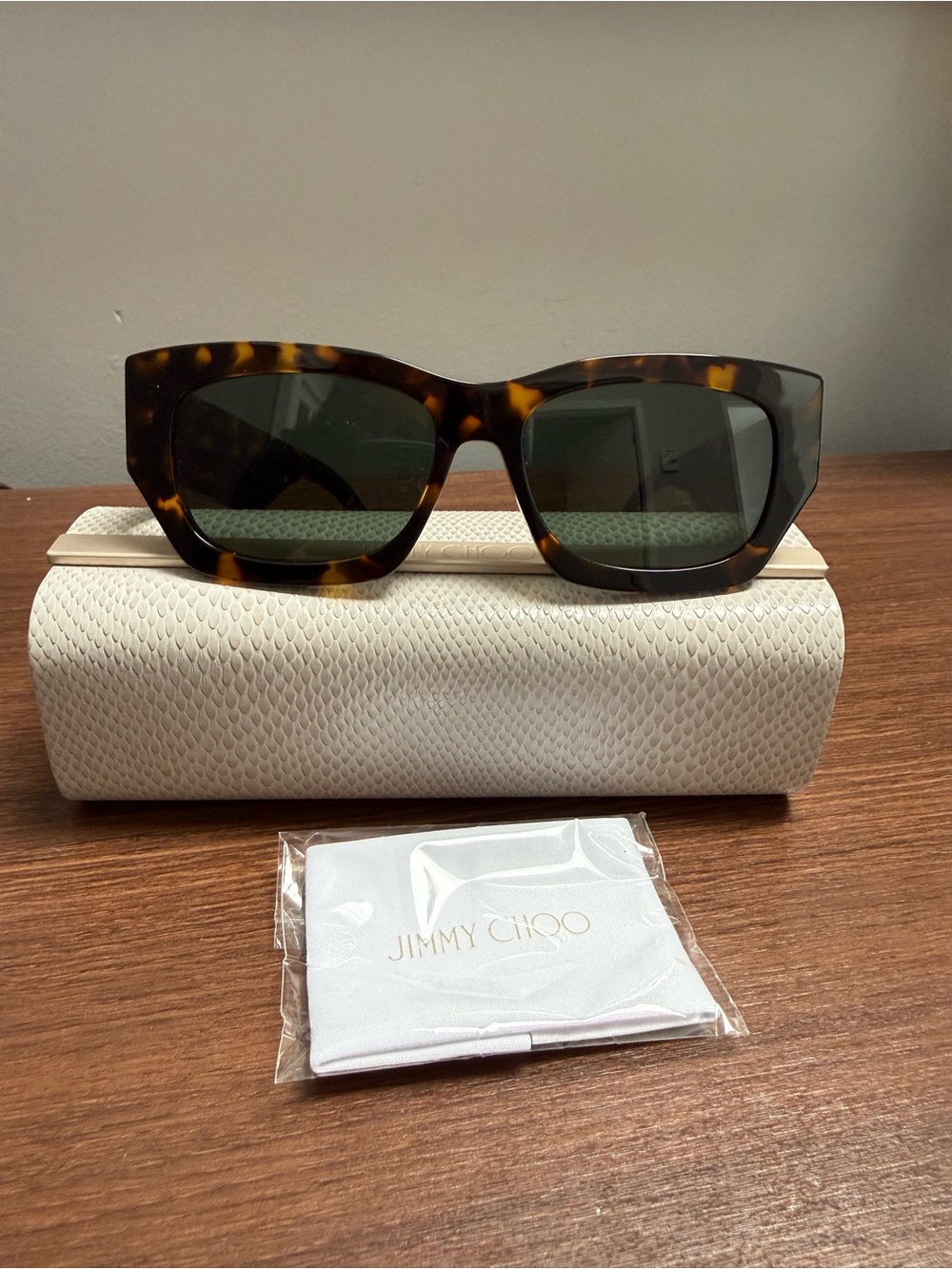 New. Jimmy Choo - Cami - Dark Havana
Sunglasses with Green JC Emblem - Picture 8 of 12